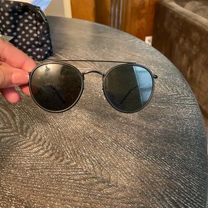 Black ray ban sunglasses